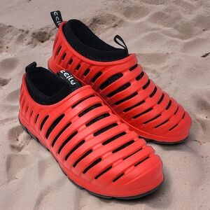 CCilucell Hero Men's Size 8/ Women’s 9.5 Red And Black Water Boat Beach Shoe